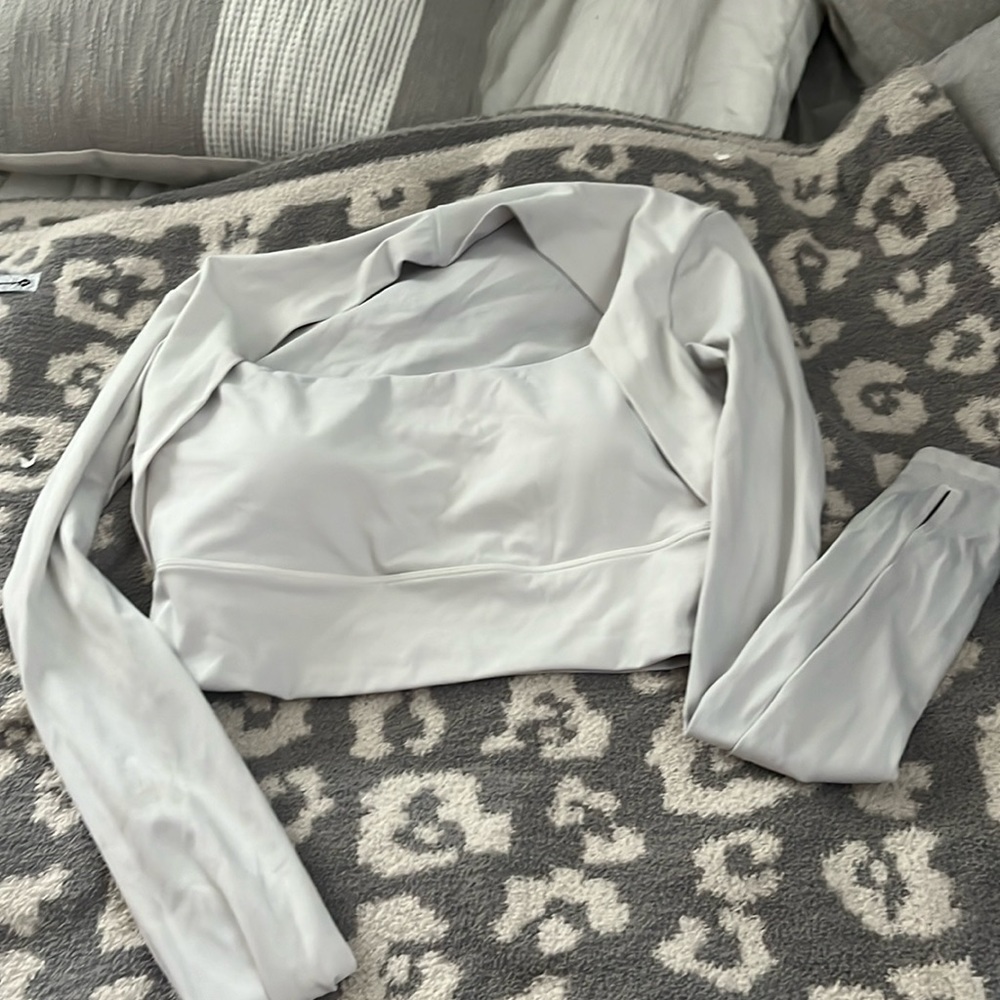 It’s a white athletic shirt from halara really nice quality!